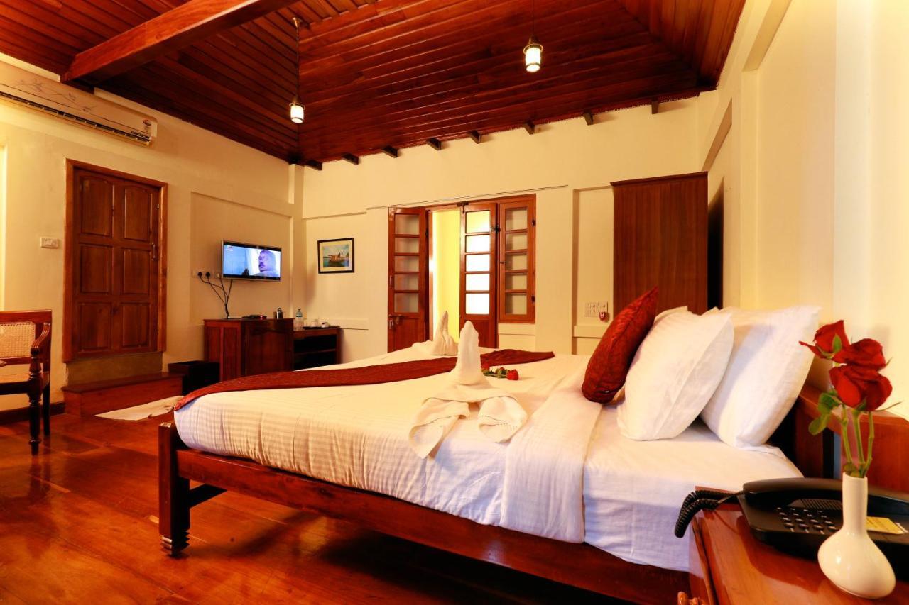 Triveny River Palace Hotel Alappuzha Exterior photo