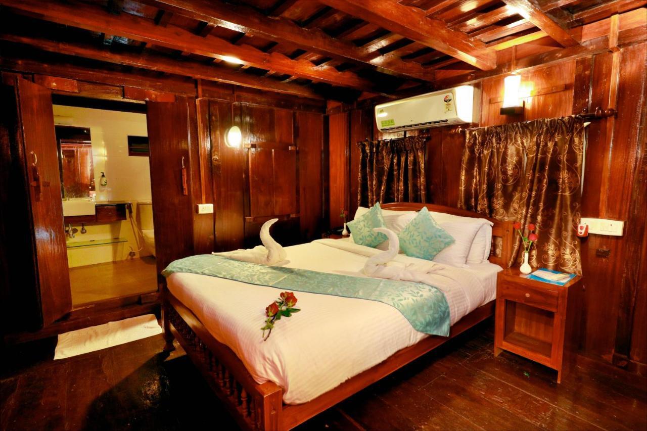 Triveny River Palace Hotel Alappuzha Exterior photo