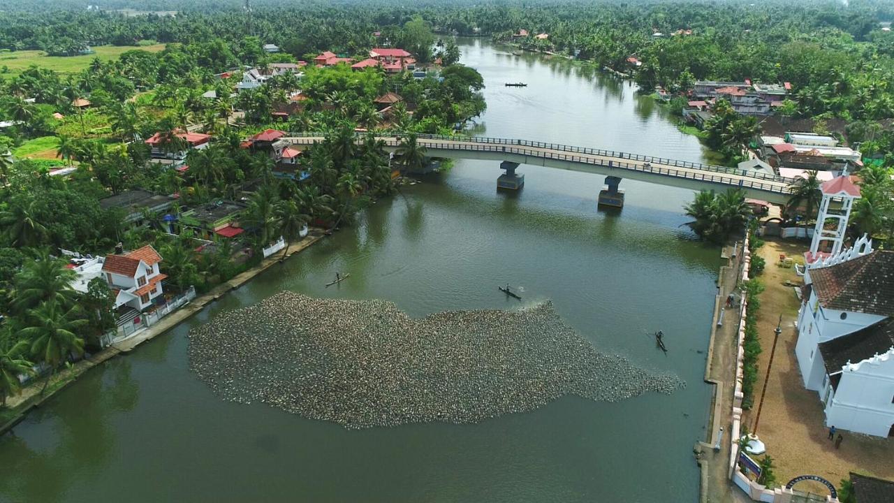 Triveny River Palace Hotel Alappuzha Exterior photo
