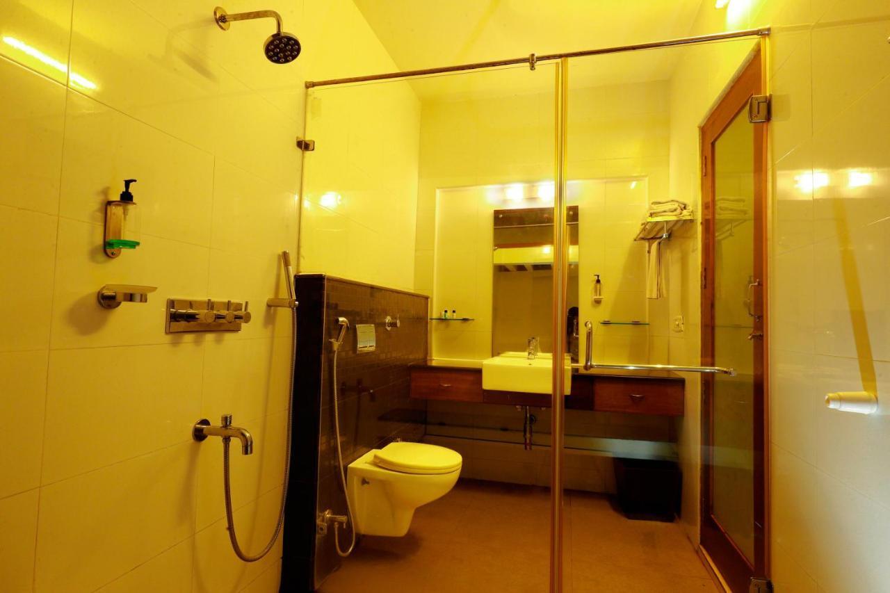 Triveny River Palace Hotel Alappuzha Exterior photo